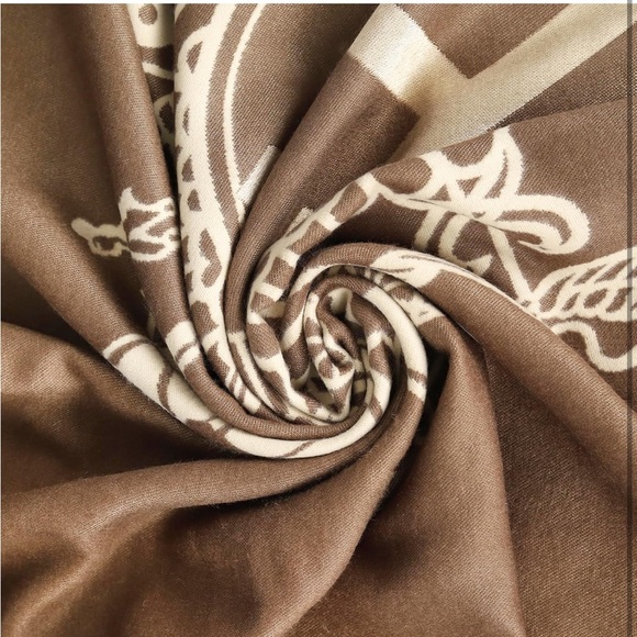 Chic Brown and White Patterned Scarf with Belt - Picture 6 of 8